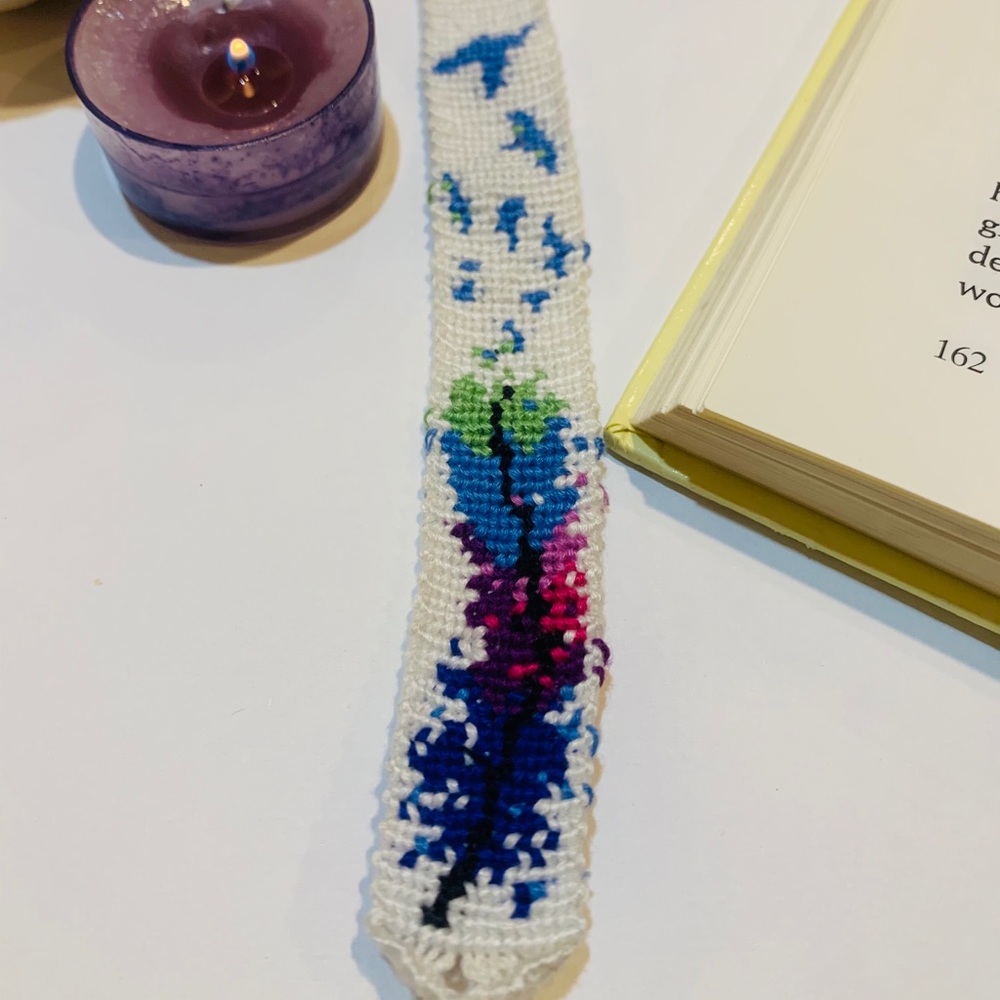 Feather knotted bookmark - Picture 3 of 4